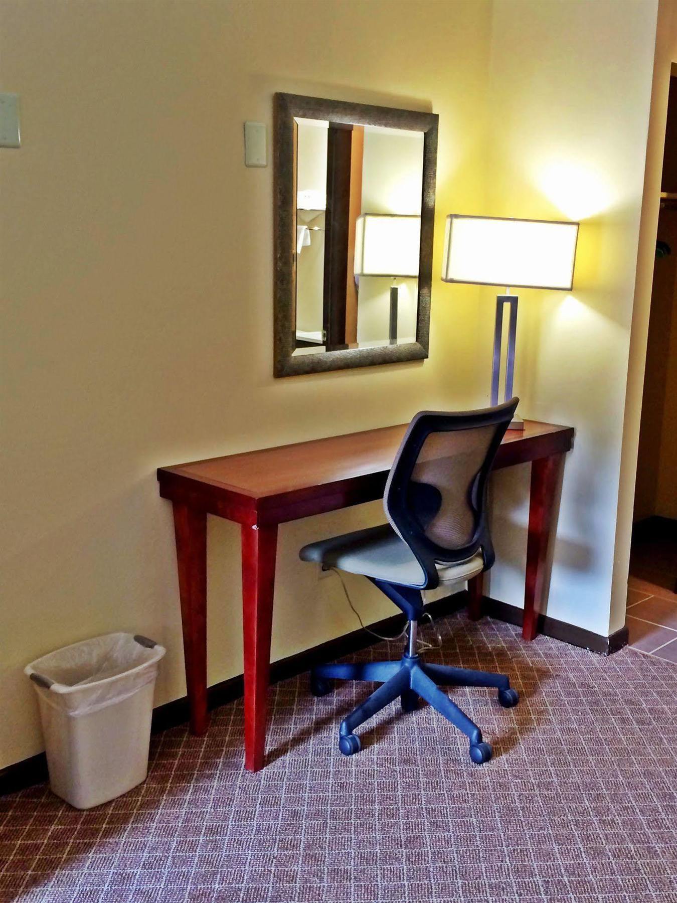 Sullivan Trail Inn & Suites Pocono Lake ภายนอก รูปภาพ