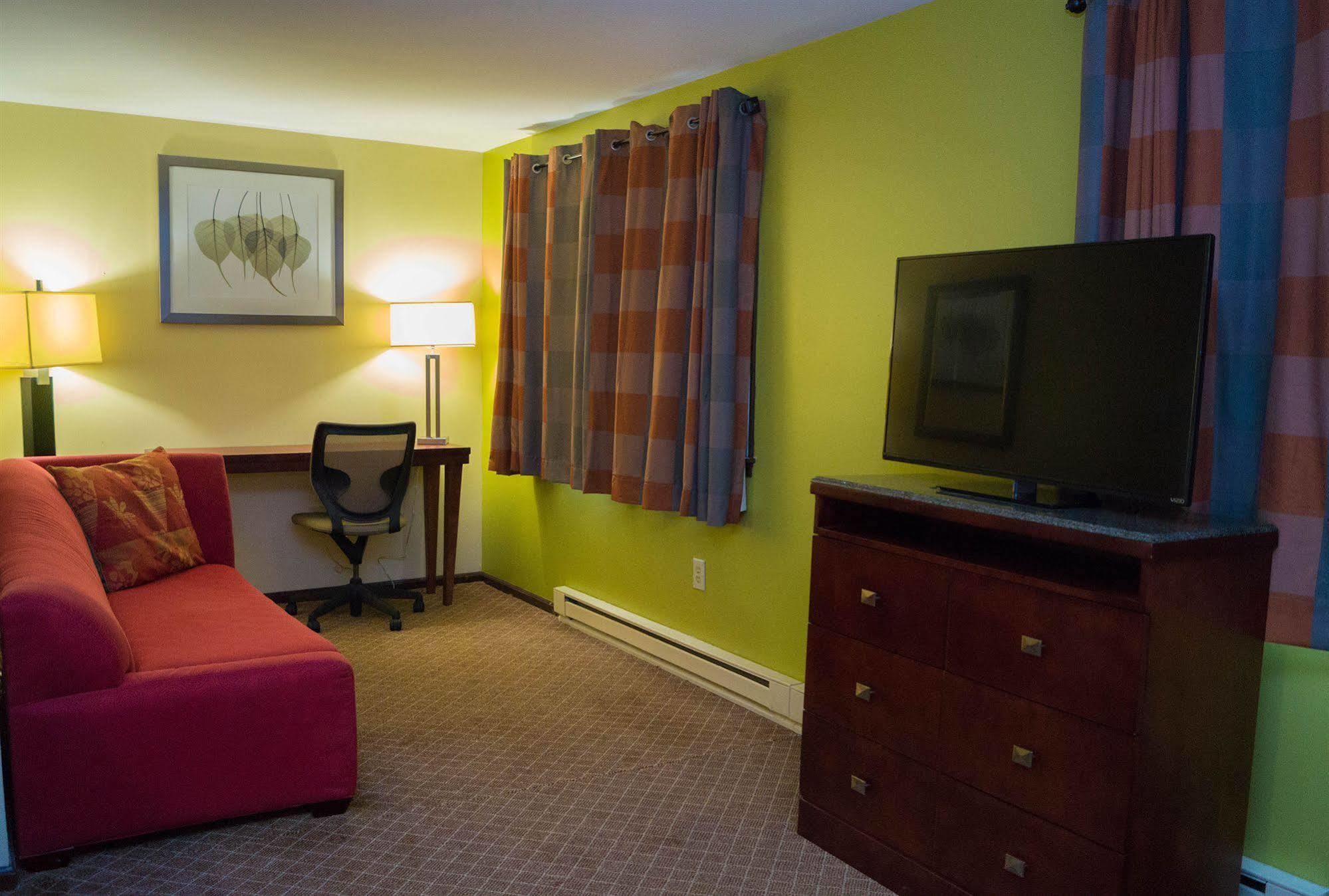 Sullivan Trail Inn & Suites Pocono Lake ภายนอก รูปภาพ