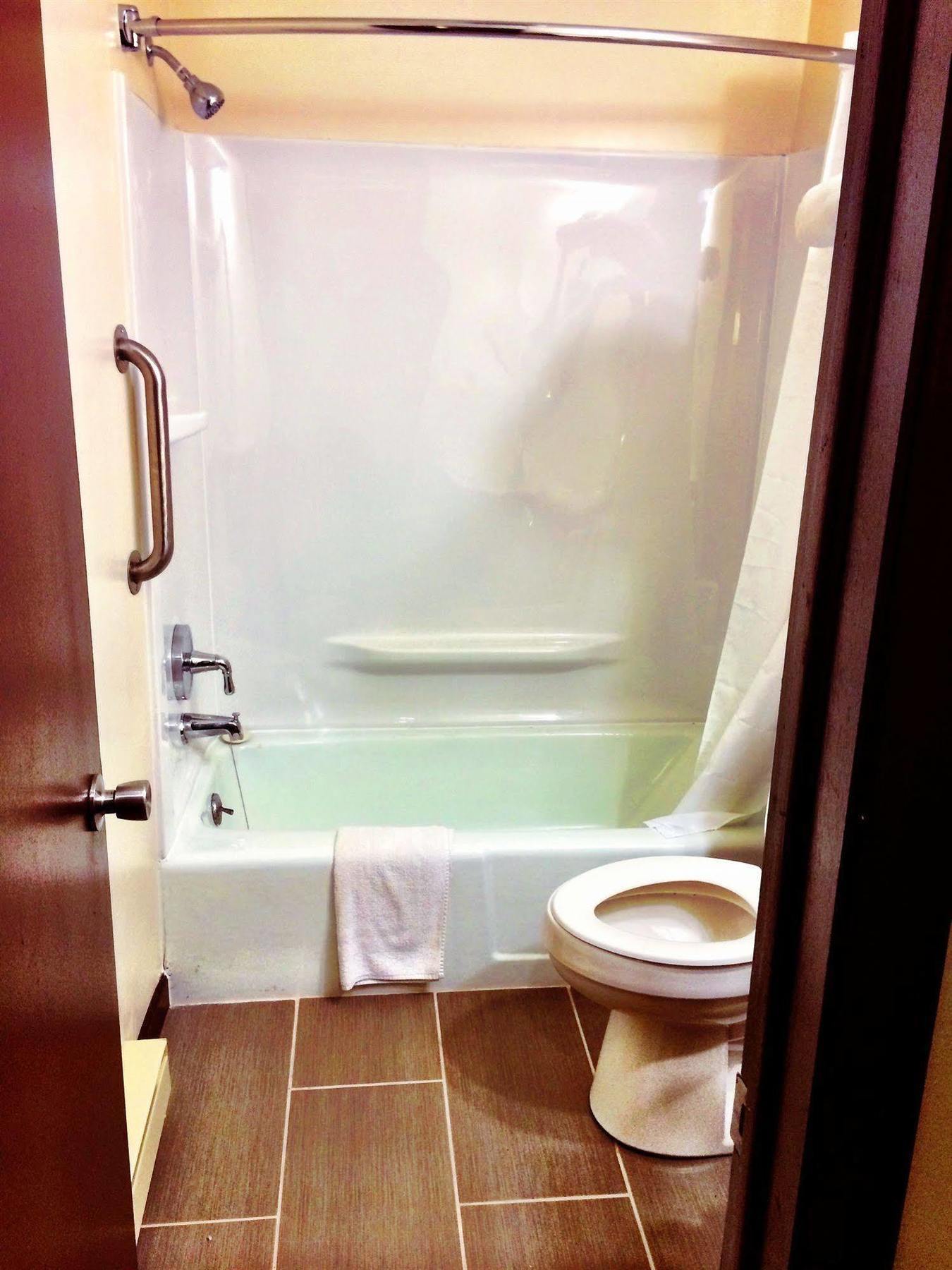Sullivan Trail Inn & Suites Pocono Lake ภายนอก รูปภาพ