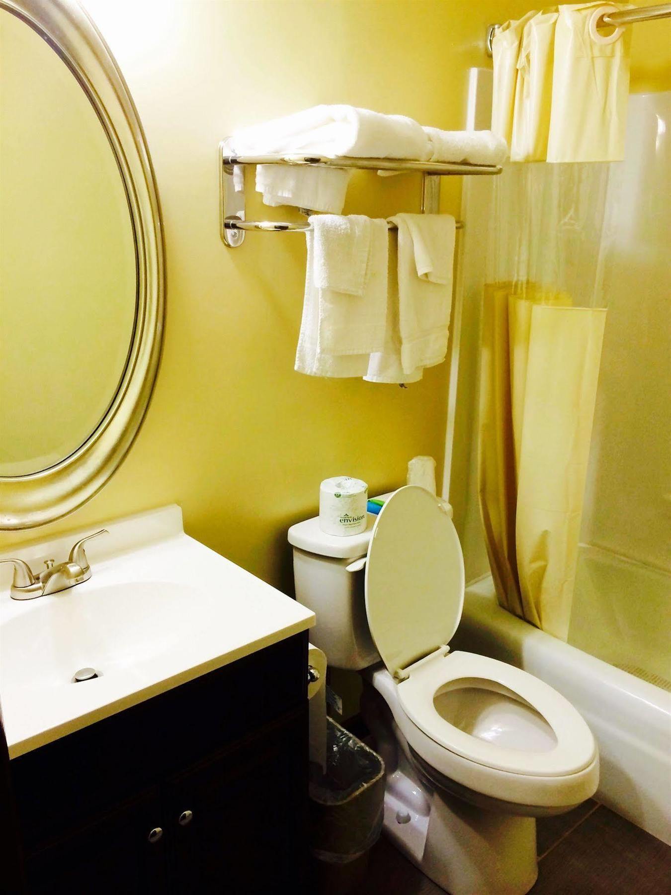 Sullivan Trail Inn & Suites Pocono Lake ภายนอก รูปภาพ