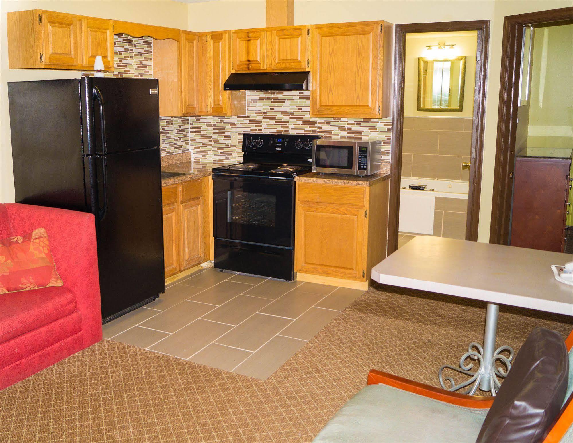 Sullivan Trail Inn & Suites Pocono Lake ภายนอก รูปภาพ
