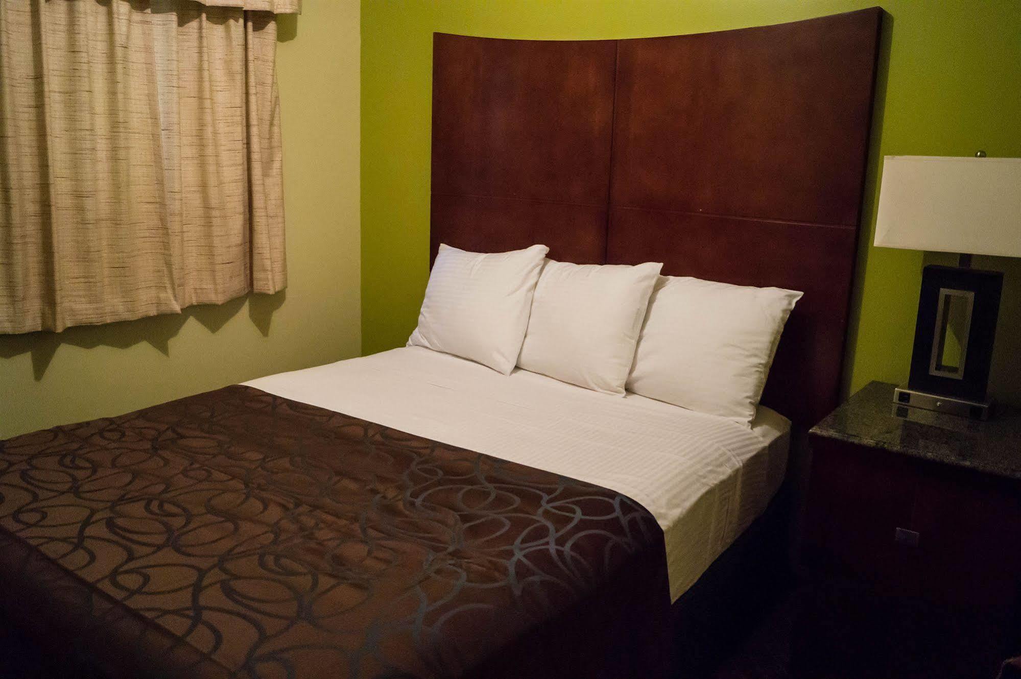 Sullivan Trail Inn & Suites Pocono Lake ภายนอก รูปภาพ
