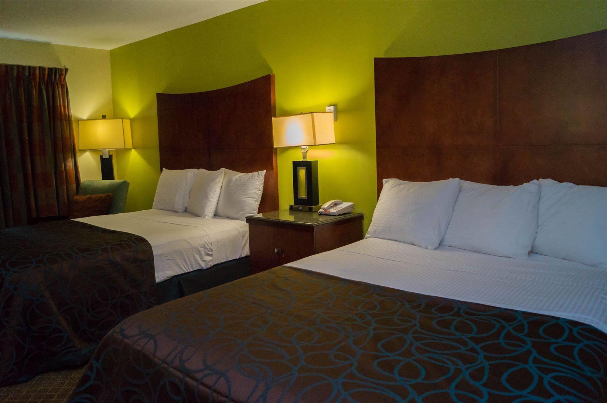 Sullivan Trail Inn & Suites Pocono Lake ภายนอก รูปภาพ