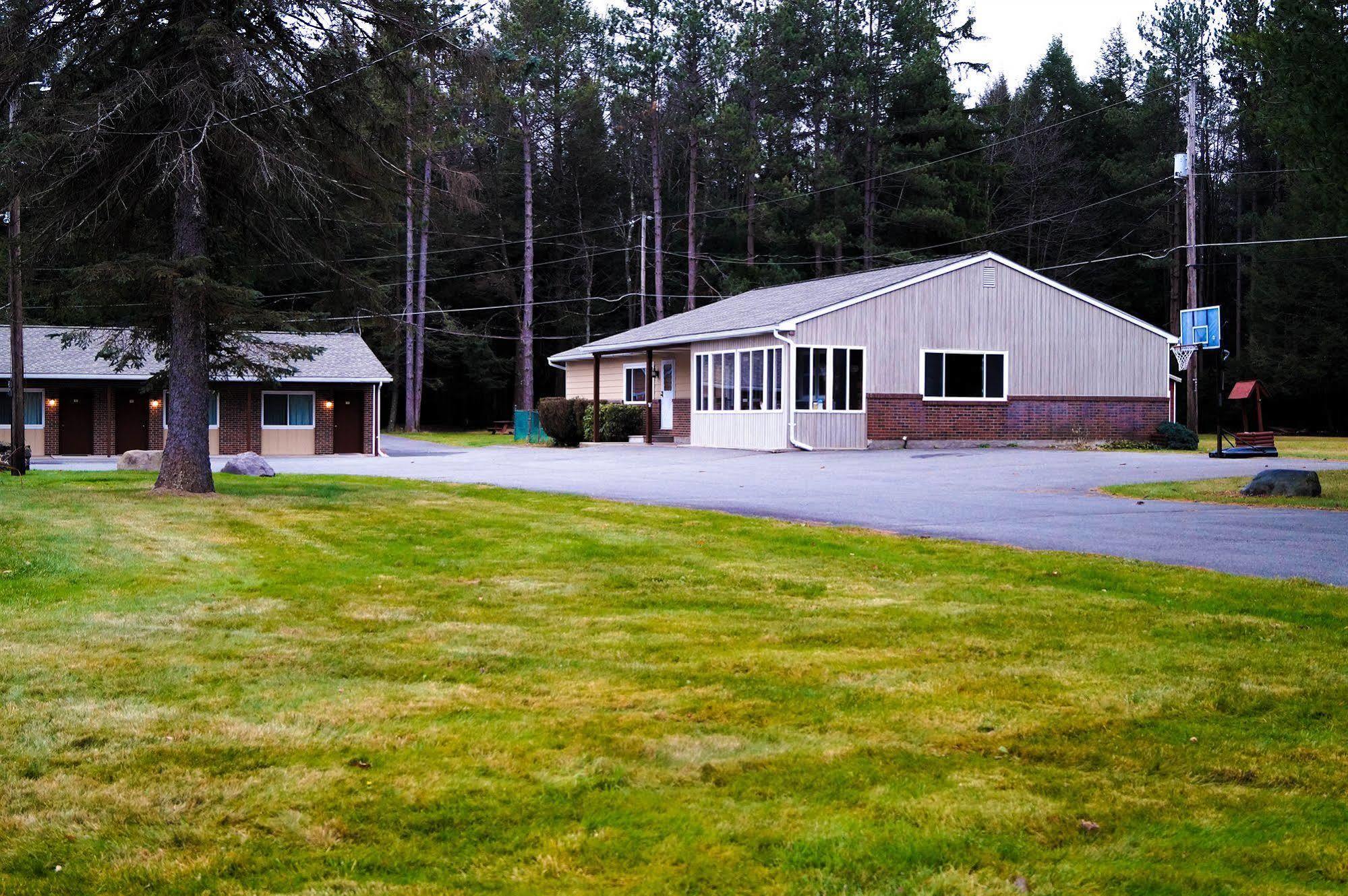 Sullivan Trail Inn & Suites Pocono Lake ภายนอก รูปภาพ